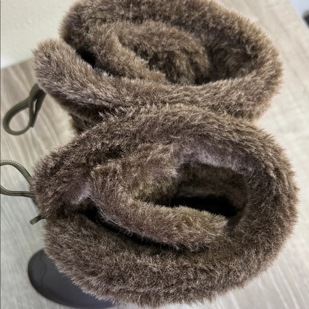The North Face Olive Green Faux-Fur Lace-Up Winter Boots